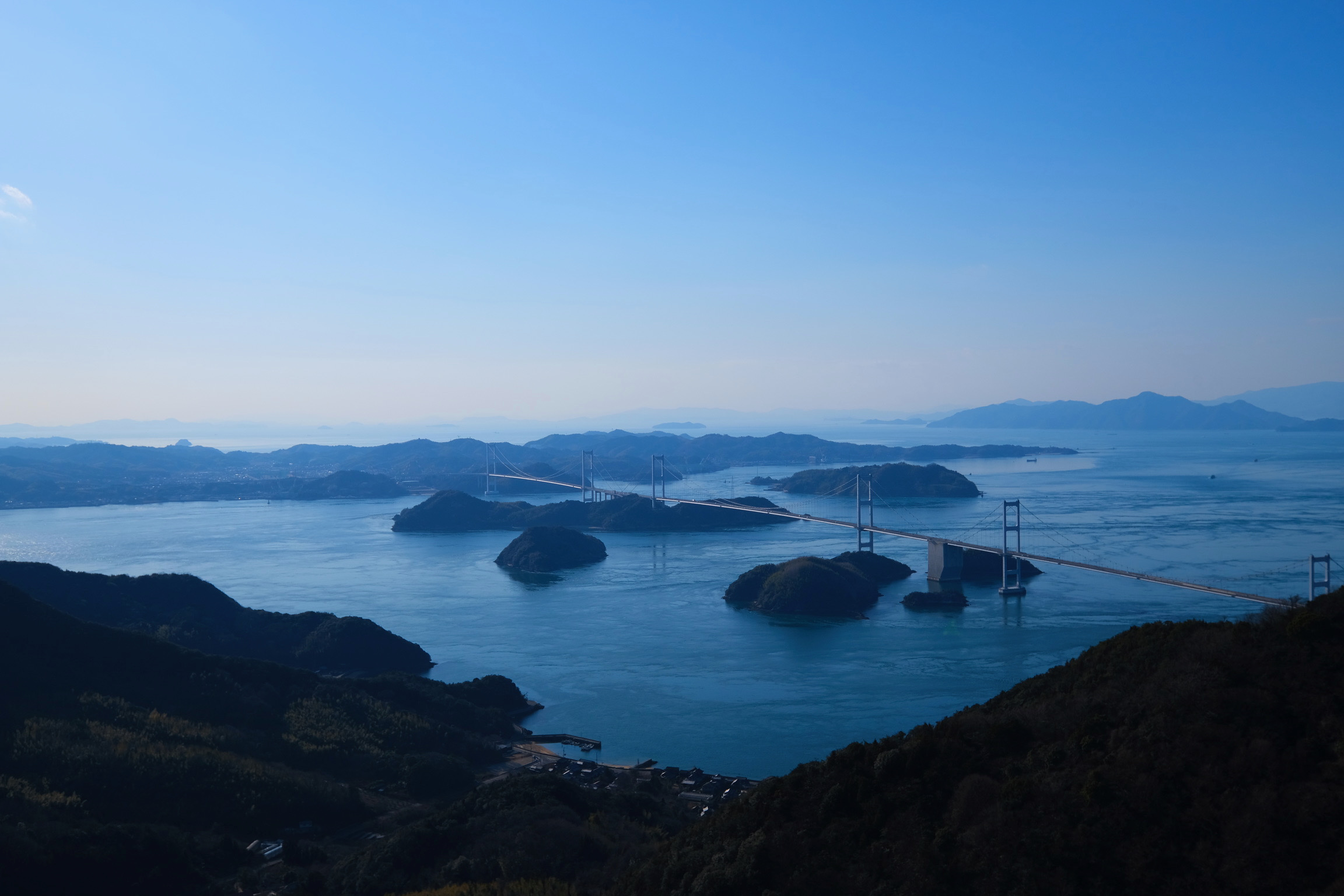 瀬戸内海と来島海峡大橋
